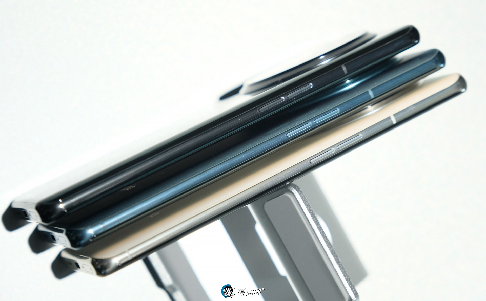 大漠银月赛高，OPPO Find X6系列6种配色现场图赏