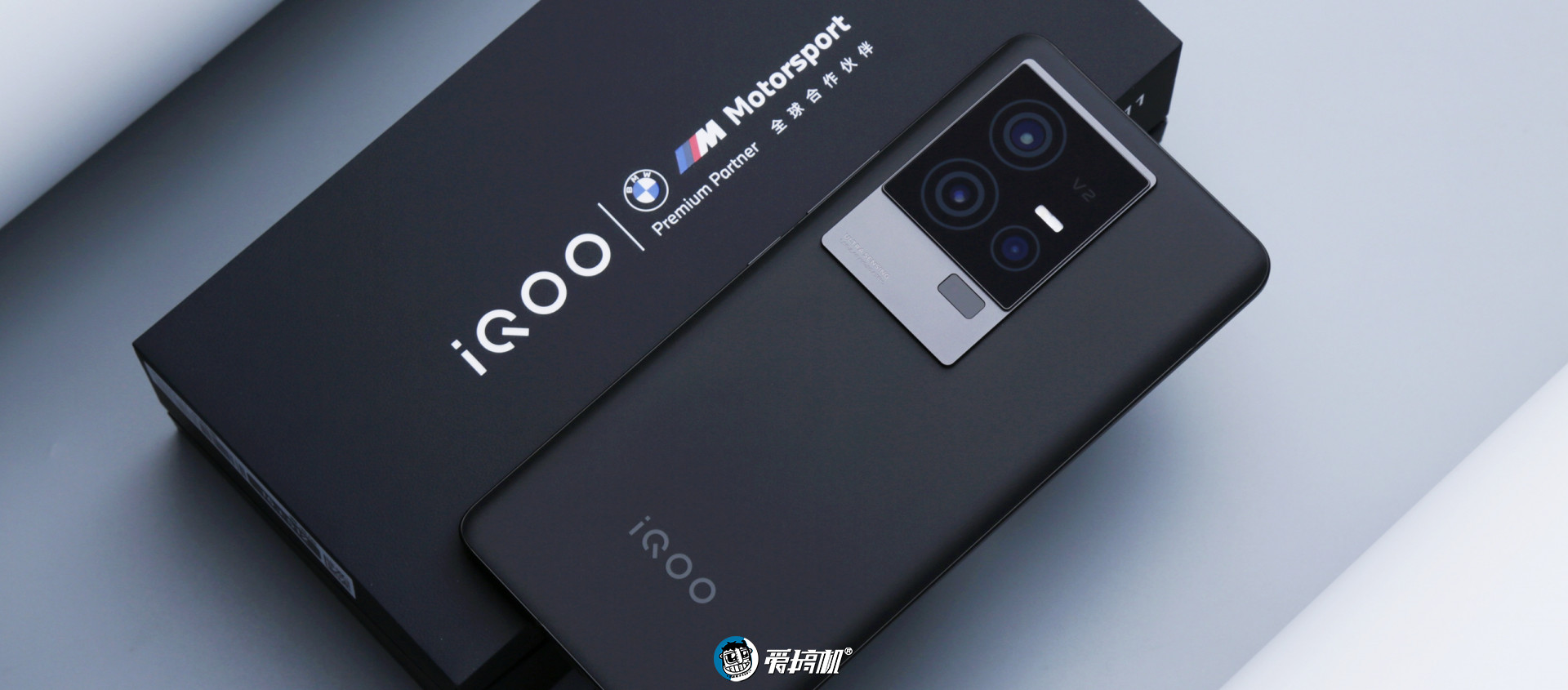 iQOO 11评测：3799元起，屏幕最顶的游戏手机终结者