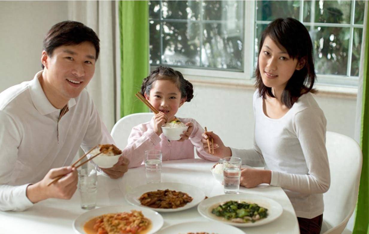 武汉三口之家一周午餐，荤素搭配不重样，晒圈火了，网友：求蹭饭