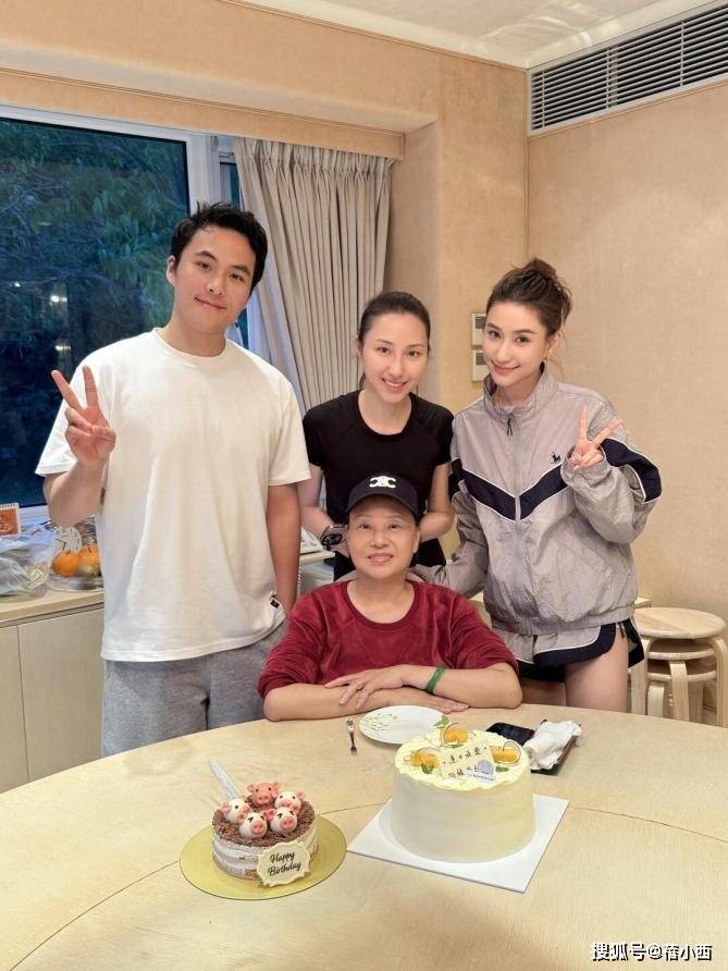 何超莲与家人豪宅庆生，她穿休闲装+短裤太洋气，34岁美得不像话