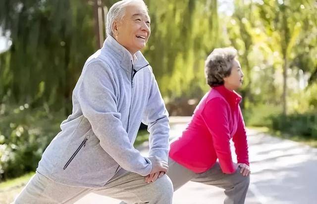 夏补钾身不乏，中老年要常吃这4种“补钾高手”，腿脚有劲精力足