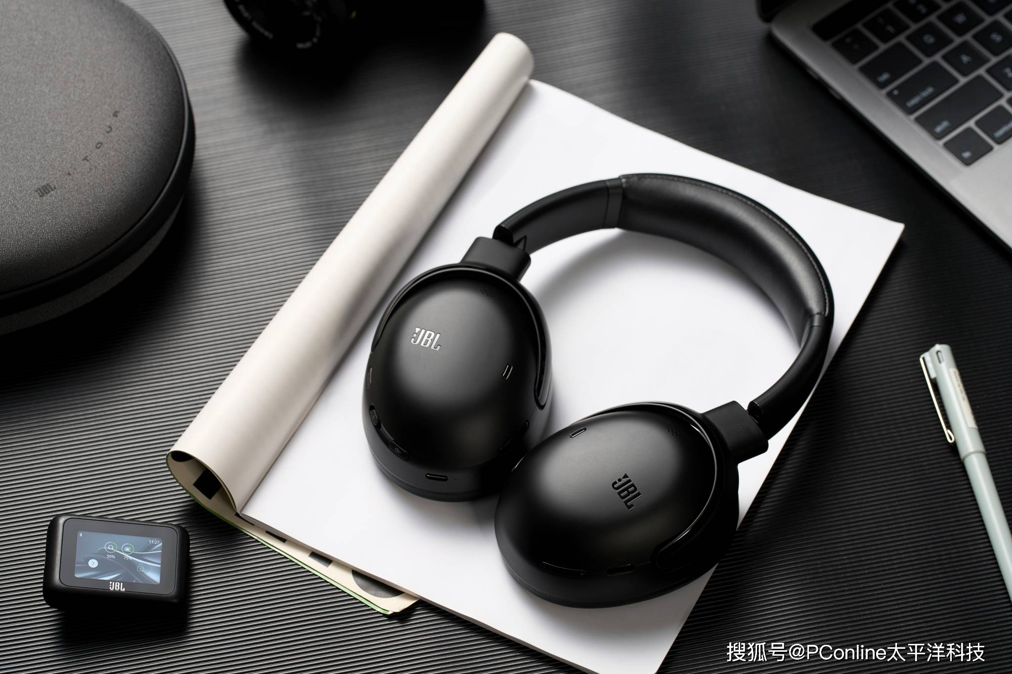 JBL TOUR ONE M3音乐头等舱图赏：听智能新「声」，享传奇音质