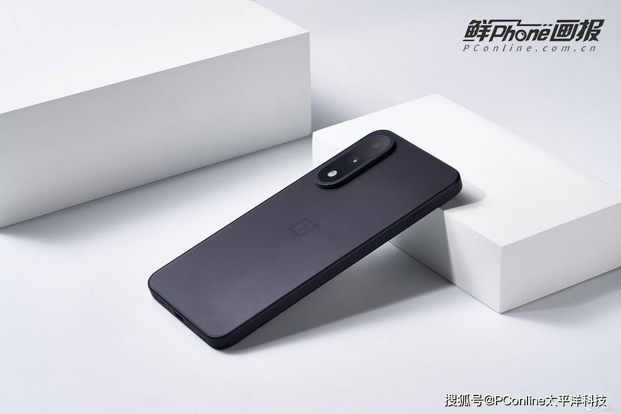 一加 Ace 5 至尊版：最强电竞屏+旗舰质感，至尊级别体验