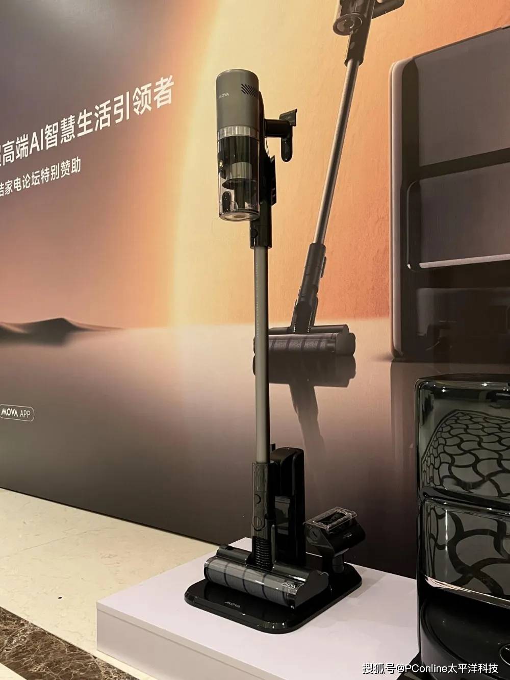 清洁圈里圈外都爆火的MOVA i10，不愧是轻量机王吸尘器