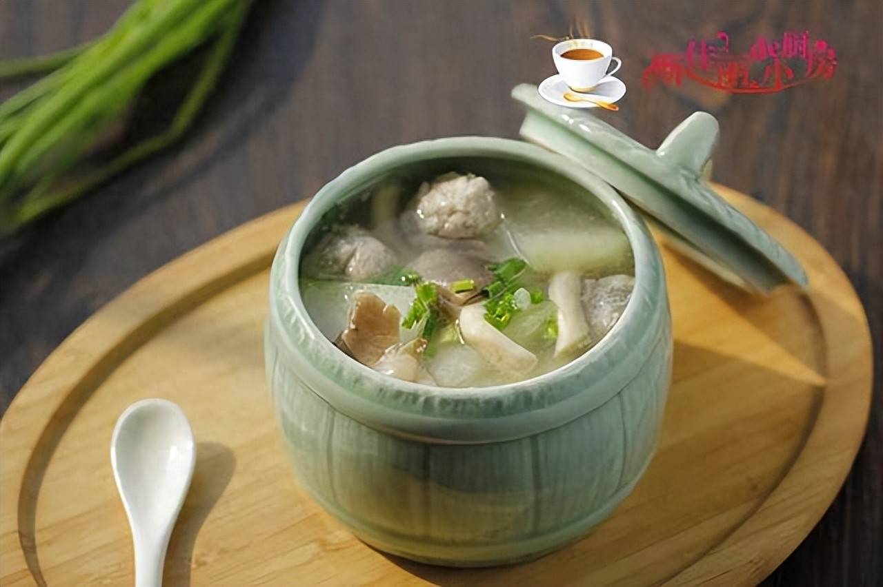 三伏天这汤要常给家人喝，简单鲜美又营养，湿气赶跑了脾胃舒坦了