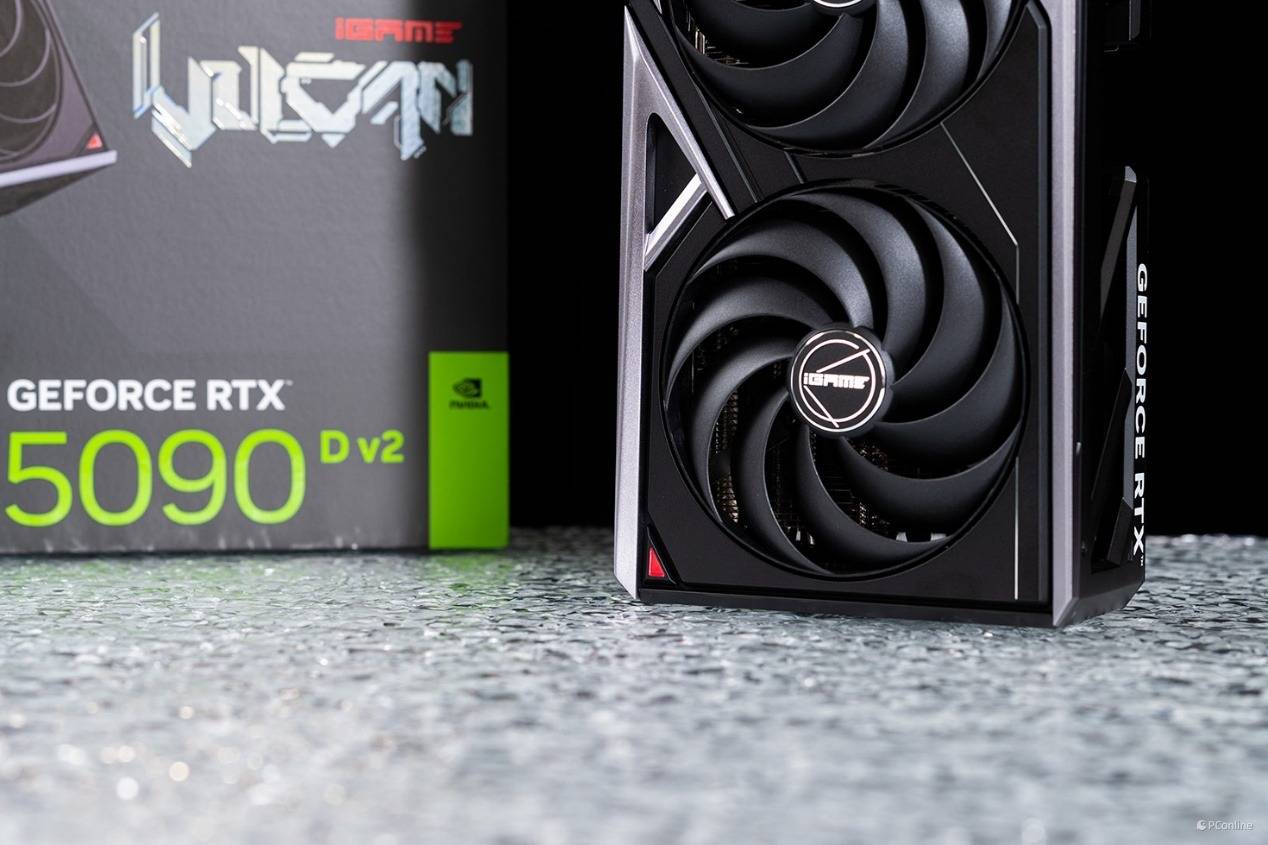 iGame GeForce RTX 5090 D v2 Vulcan OC 24GB 火神显卡评测：凌厉方正硬汉！性能依旧能打！