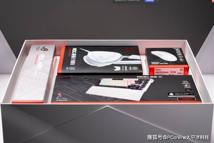 七夕白色电竞装备礼盒 你的专属快乐已配齐