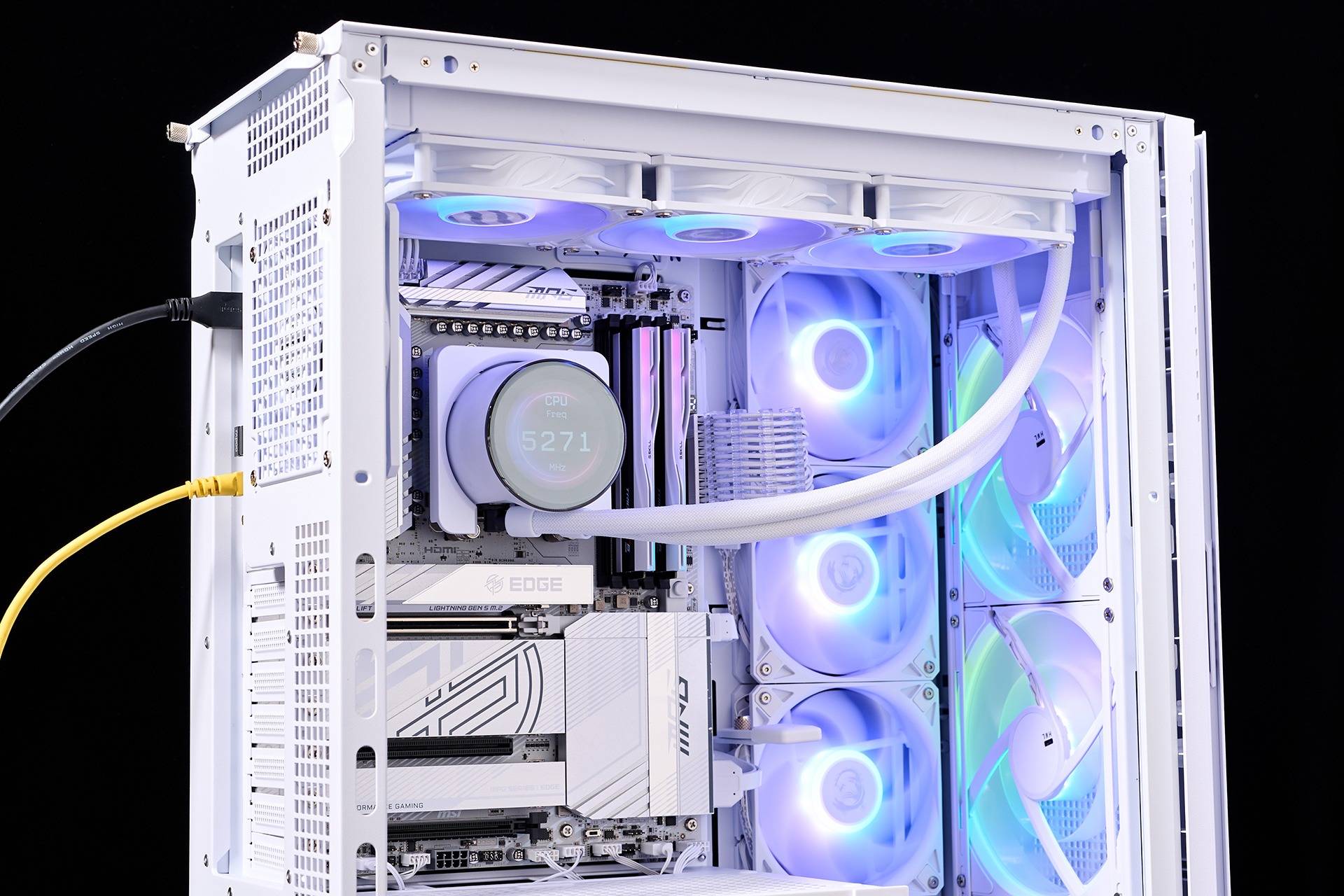 微星MPG CORELIQUID P13 WHITE冰曜一体水冷散热器：白色主机的清凉之选