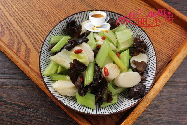 秋天是养肺黄金期！建议多给家人吃“4白”食物，润燥养肺强免疫