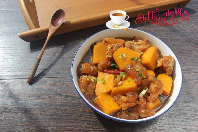 秋天这肉再贵也要吃，比鸡鸭肉滋补，补肾强筋骨，炖上一锅特解馋