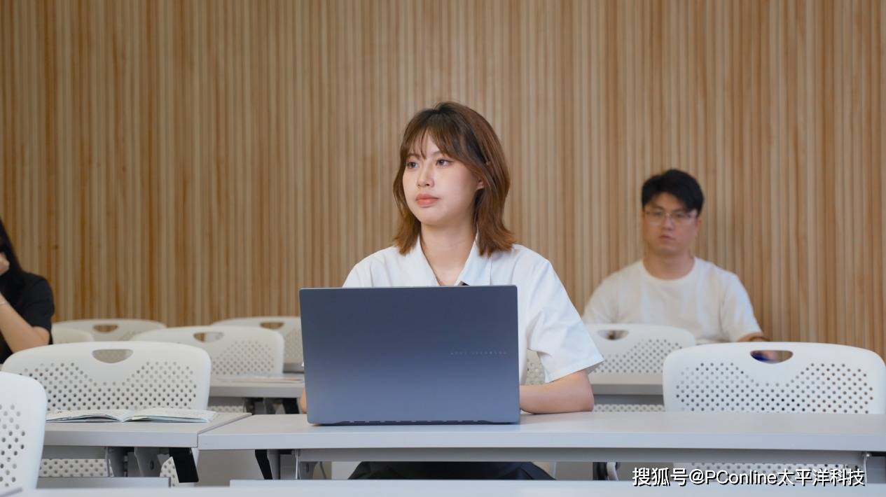 华硕无畏 Pro 15：四年不换机 大学生的轻薄好搭子