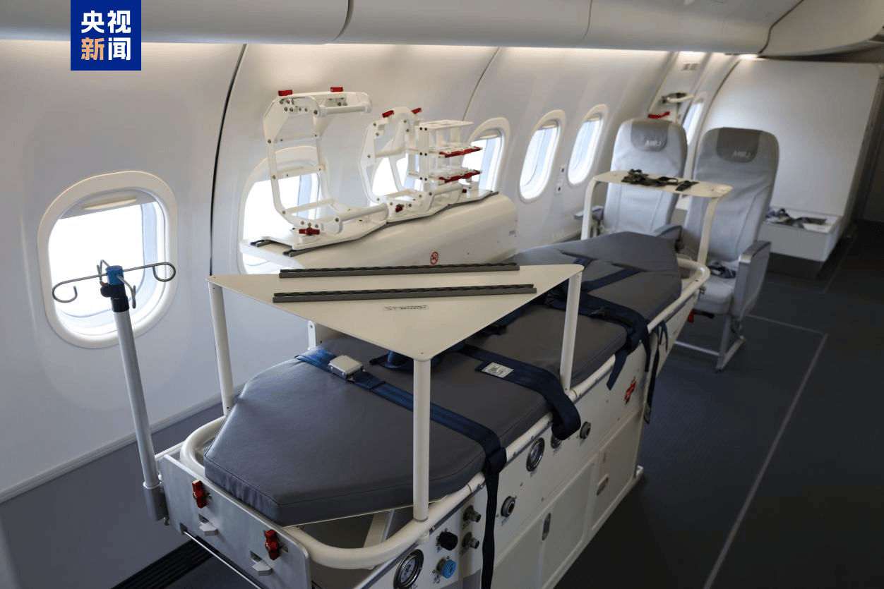 首架C909医疗机交付 将投入全国航空医疗救援