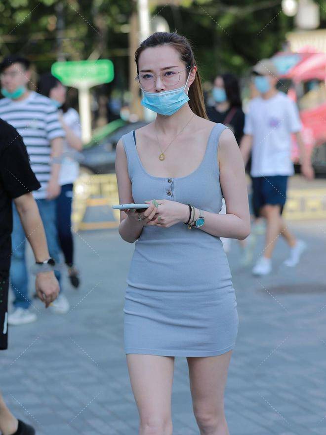 清新自然的修身裙，简单的风格，谁又能说一句不爱呢？
