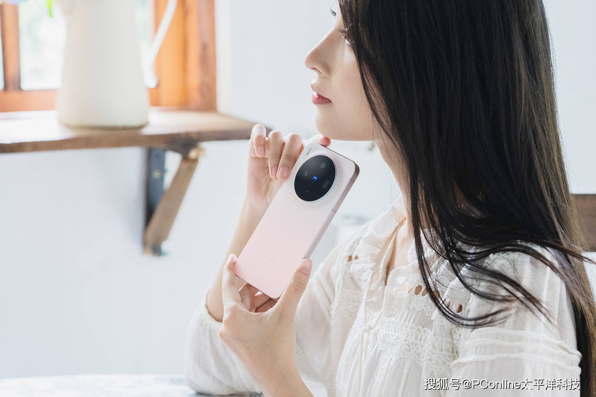 《鲜Phone画报》vivo X300幸运彩：丝绒凝光 云握柔暖