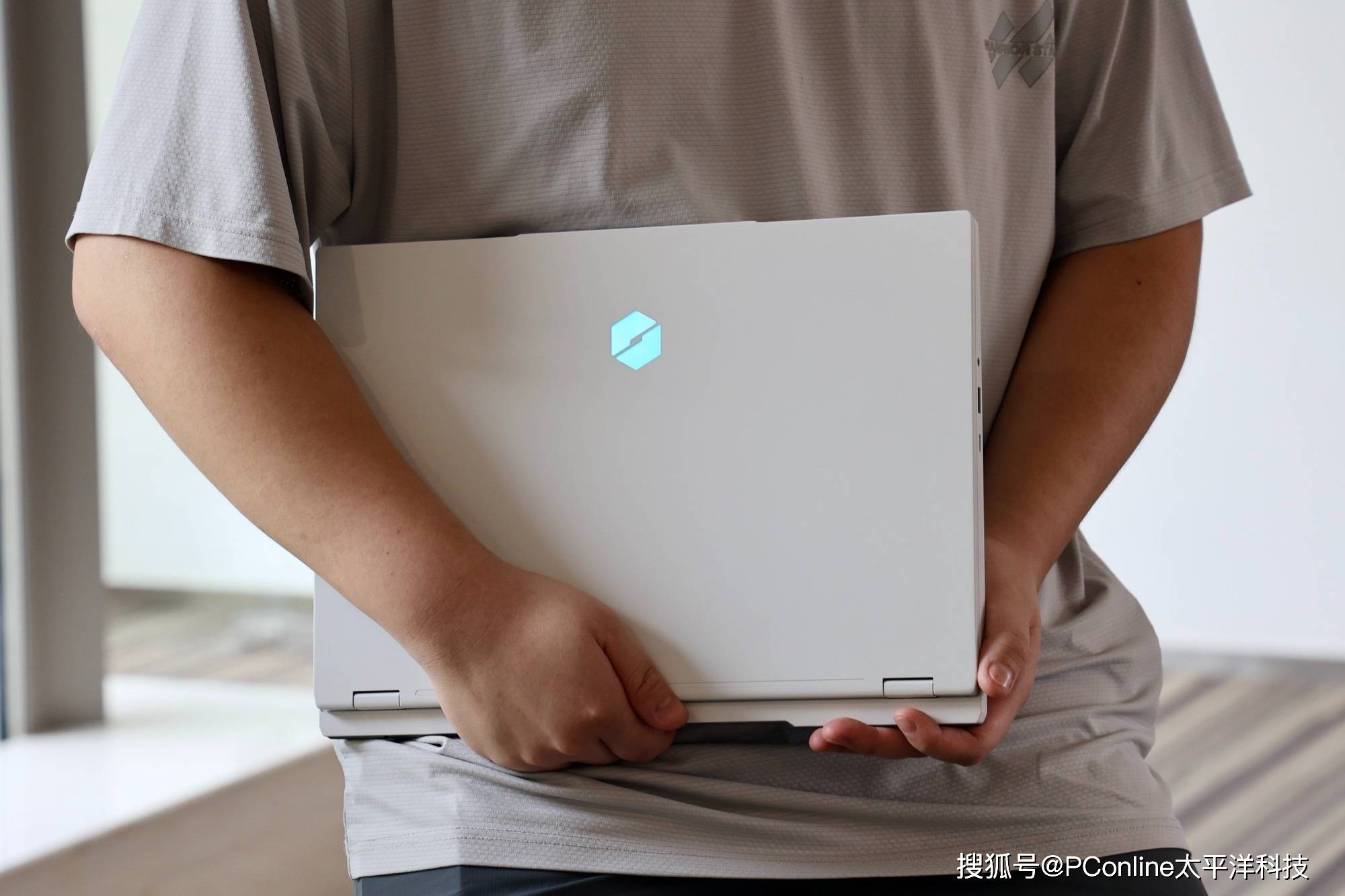 性能和安静我全都要！年轻人的第一台“六边形战士”游戏本