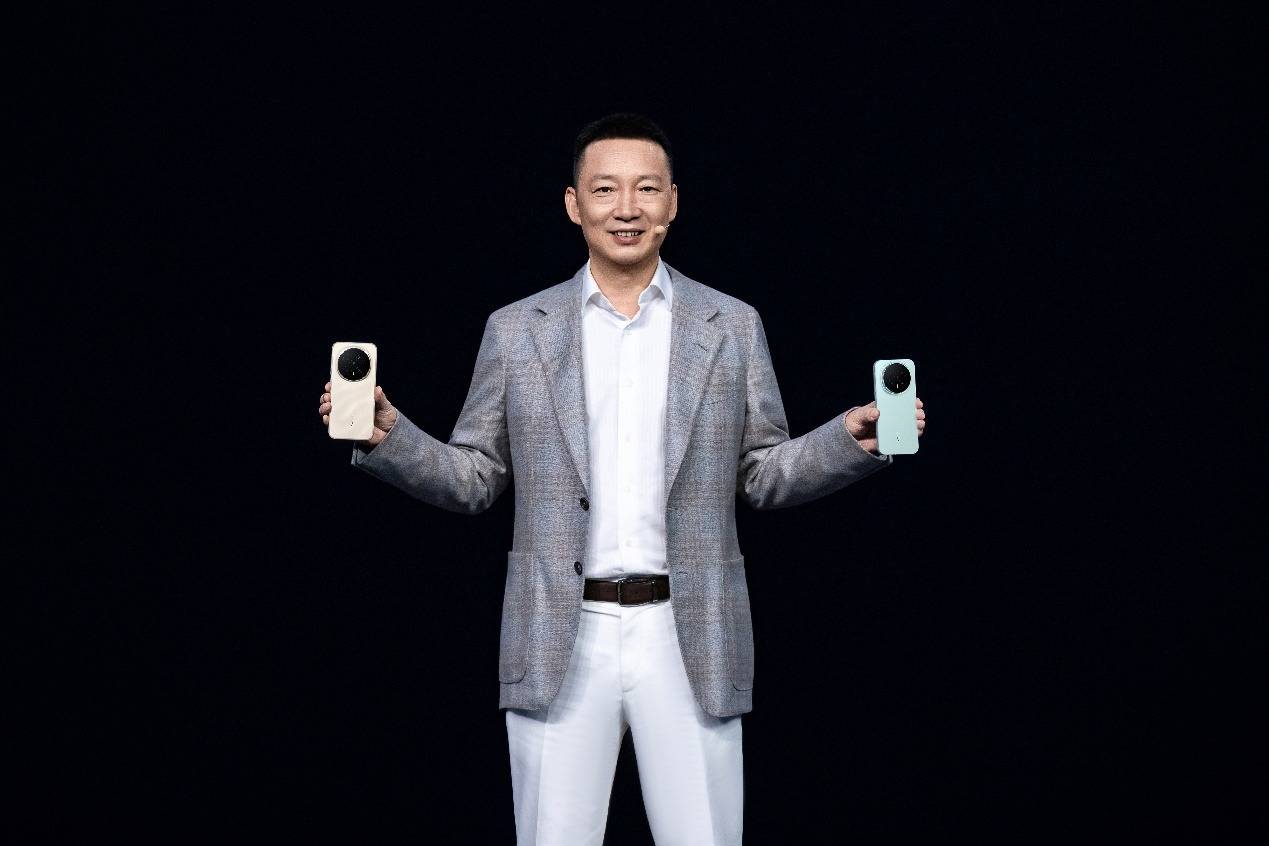 荣耀Magic8系列正式发布 开启自进化AI原生手机时代