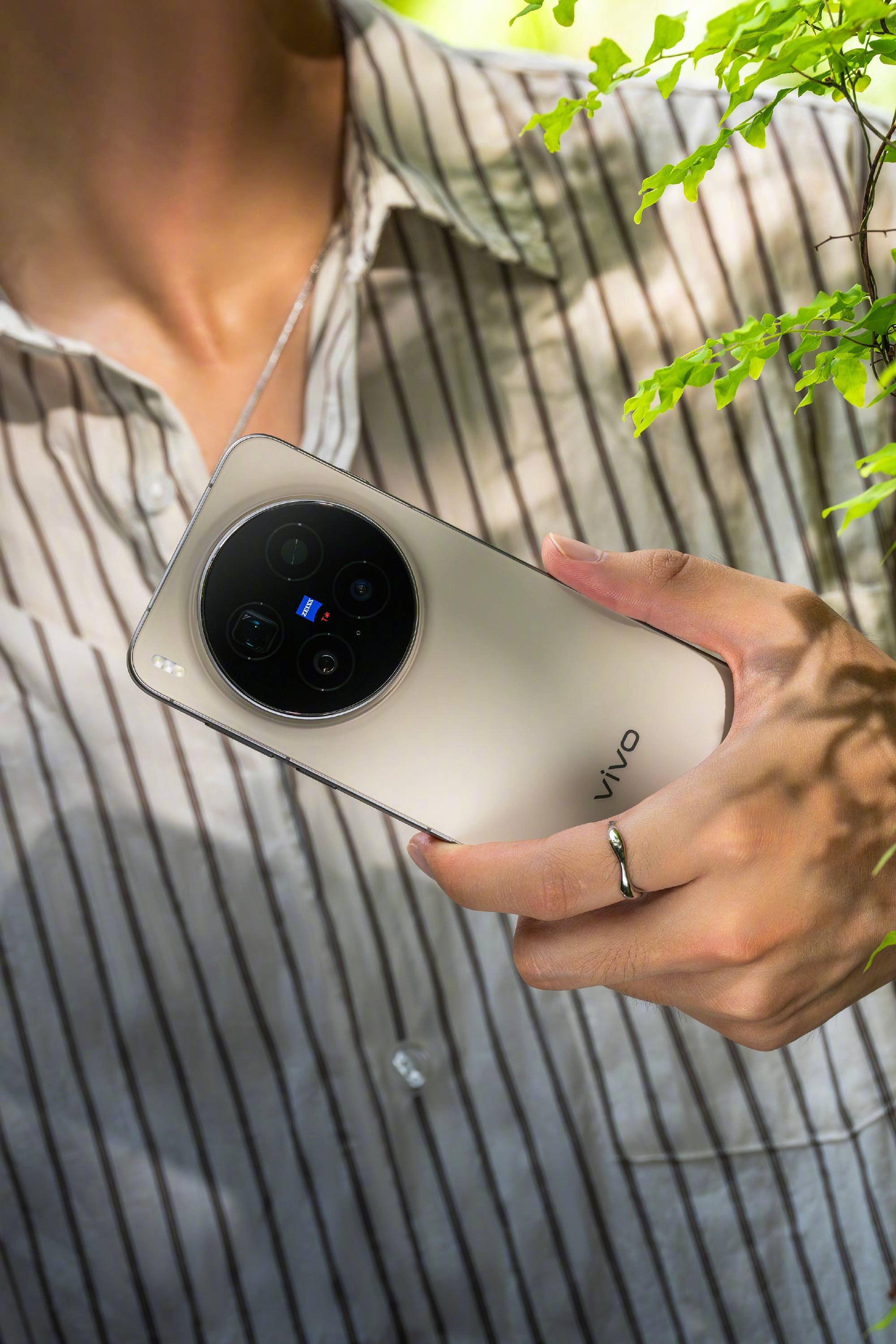 蔡司2亿影像王牌登场！vivo X300 Pro拍巨片，巨出片！