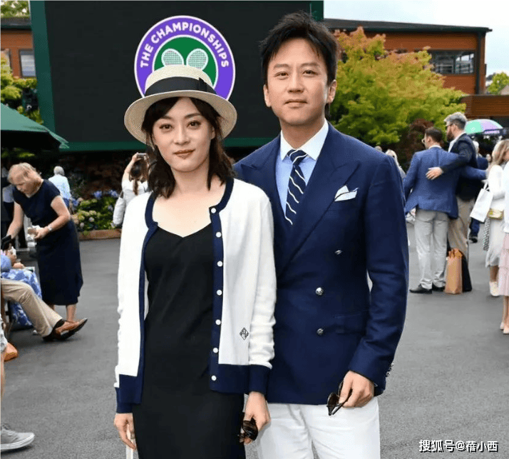 孙俪在英国终于变时髦了，一身贵族穿搭洋气高级，女人果然要打扮