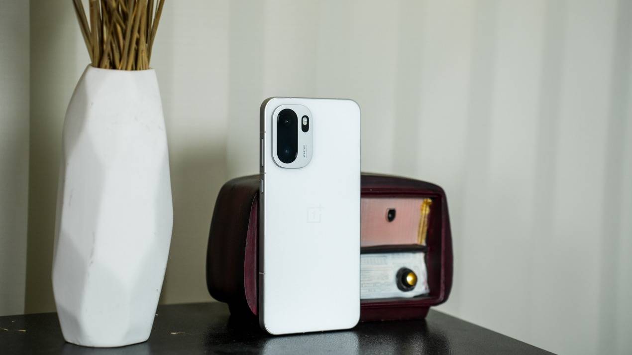 一加 Ace 6 屏幕体验：165Hz超高刷护眼屏，同档电竞屏的「满配答案」！