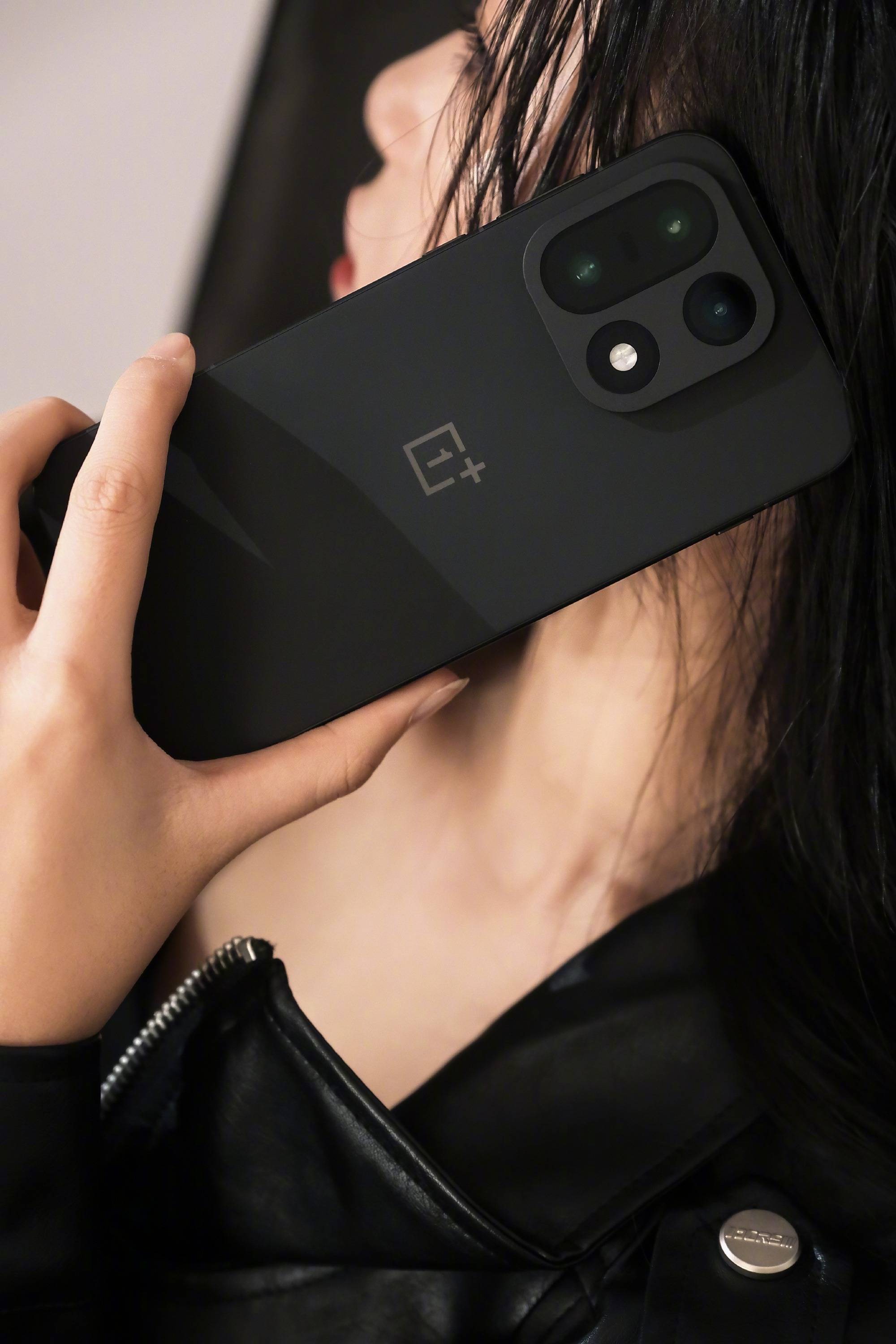 一加 15性能Ultra超旗舰3999元起！双 11 期间万元全家桶福利来袭