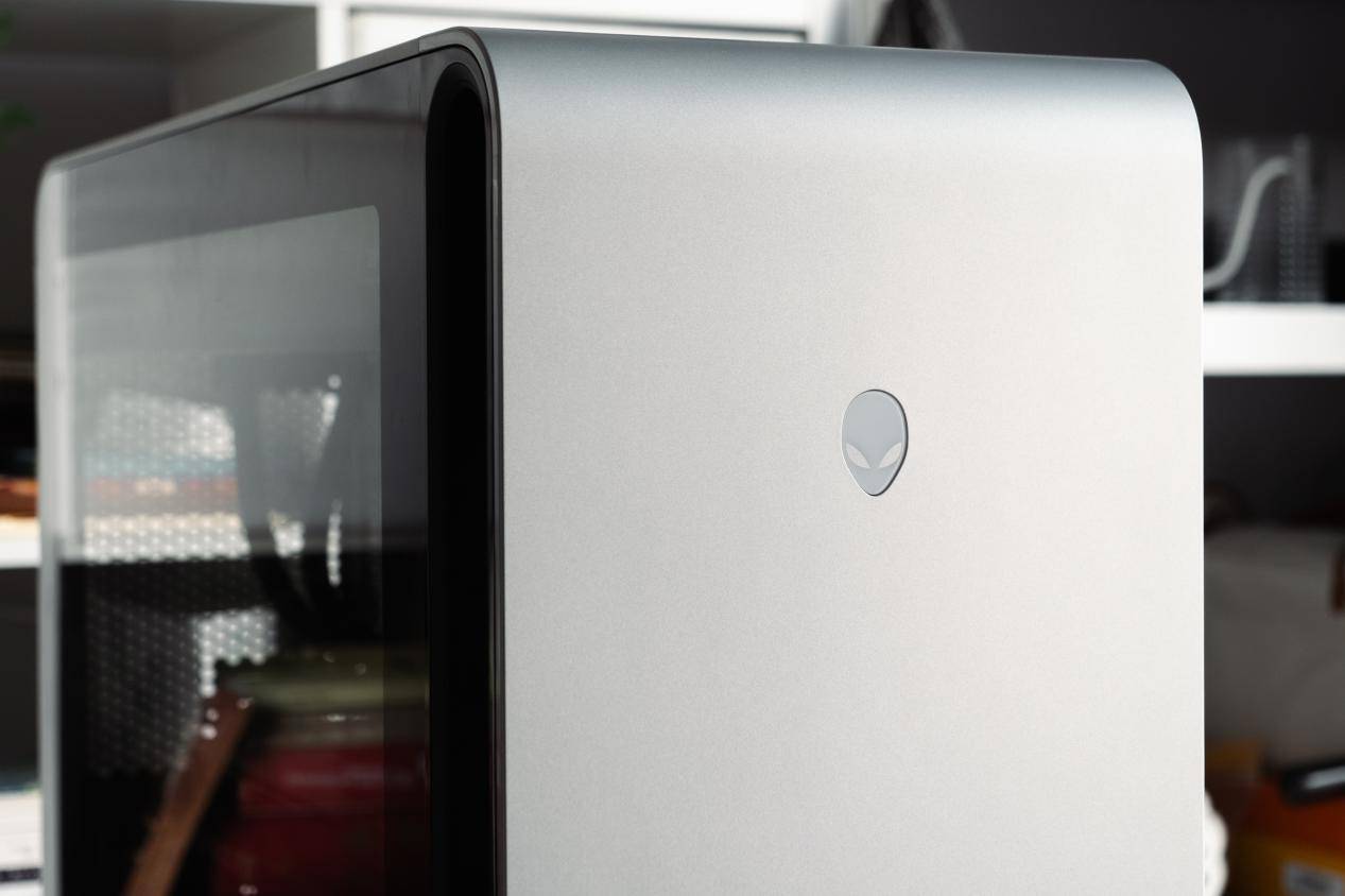 从神秘代号到硬核旗舰：Alienware外星人Area-51游戏台式机