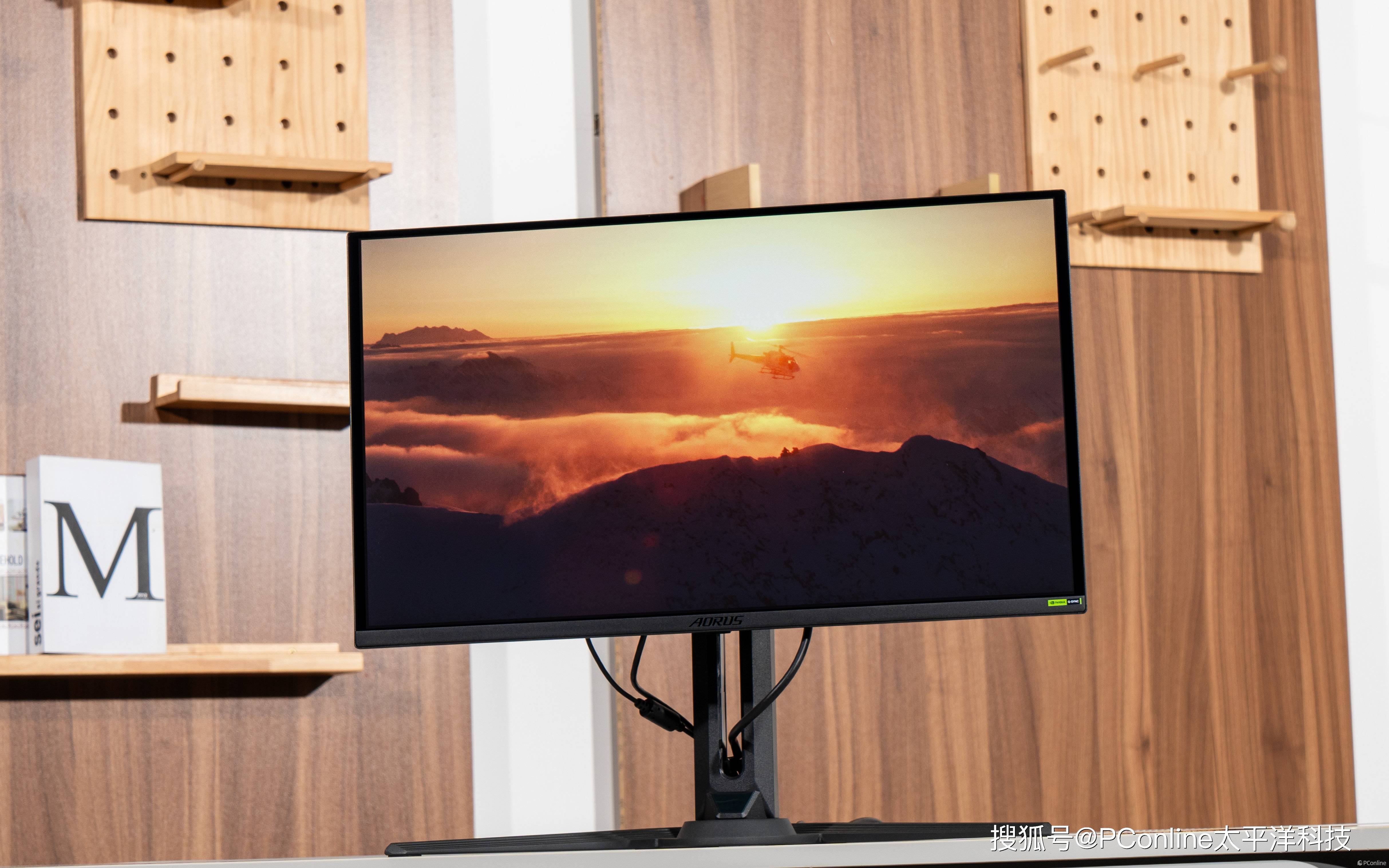 技嘉 AORUS FO27Q5P图赏：速度与色彩兼备，游戏玩家的致胜法宝