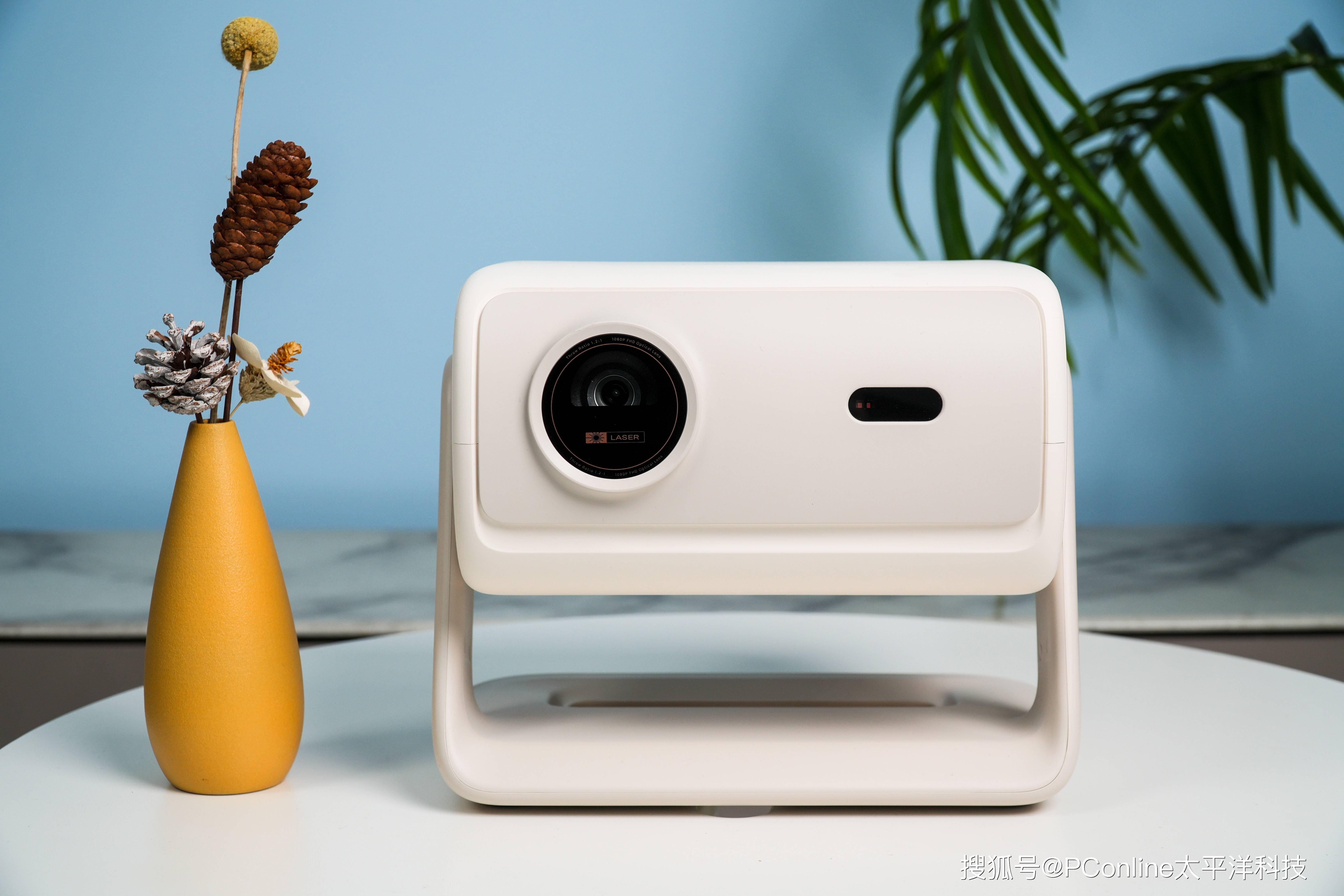 三色激光降维打击 当贝D7X投影仪图赏