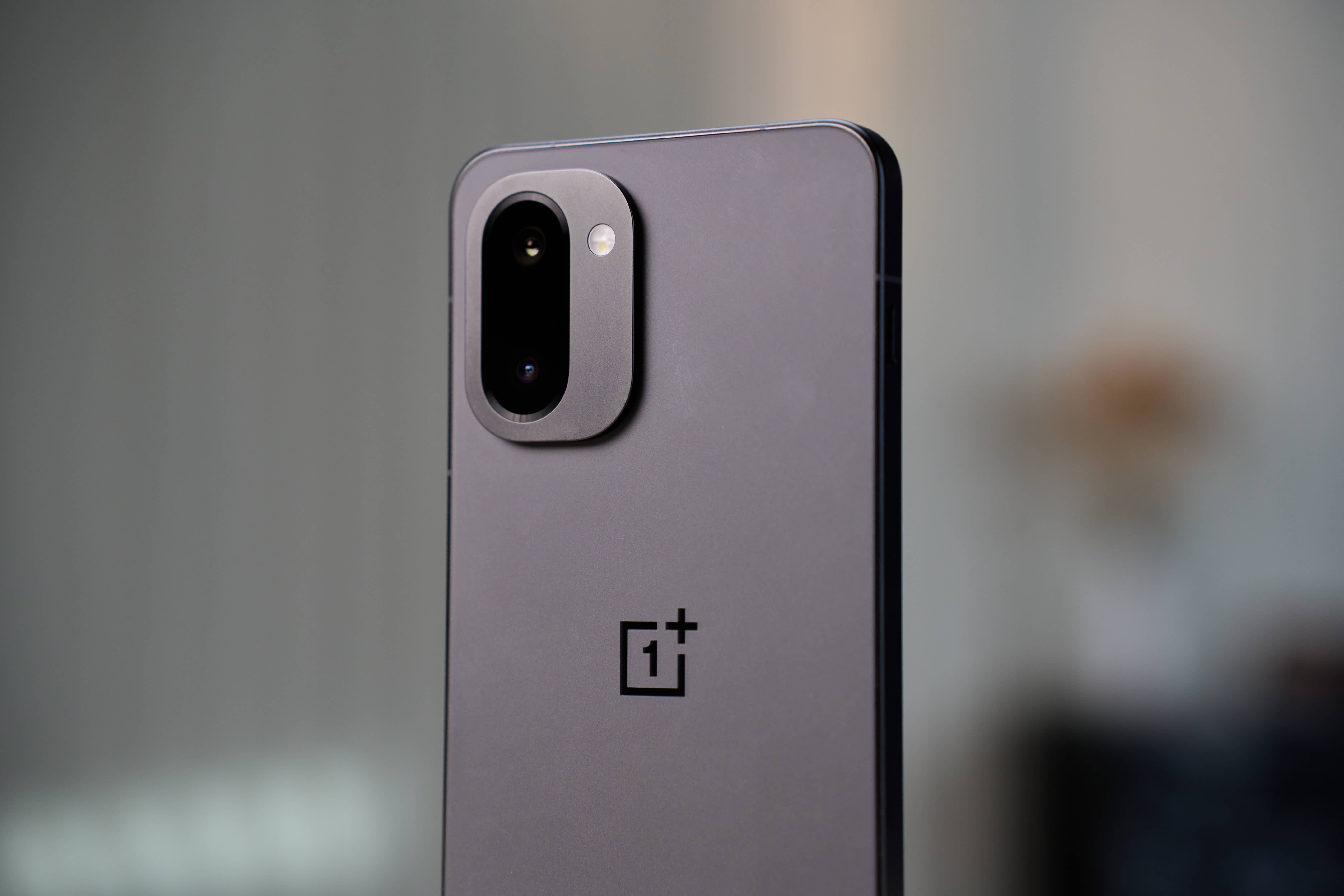 165Hz高帧游戏体验！全面进化的性能旗舰一加 Ace 6T