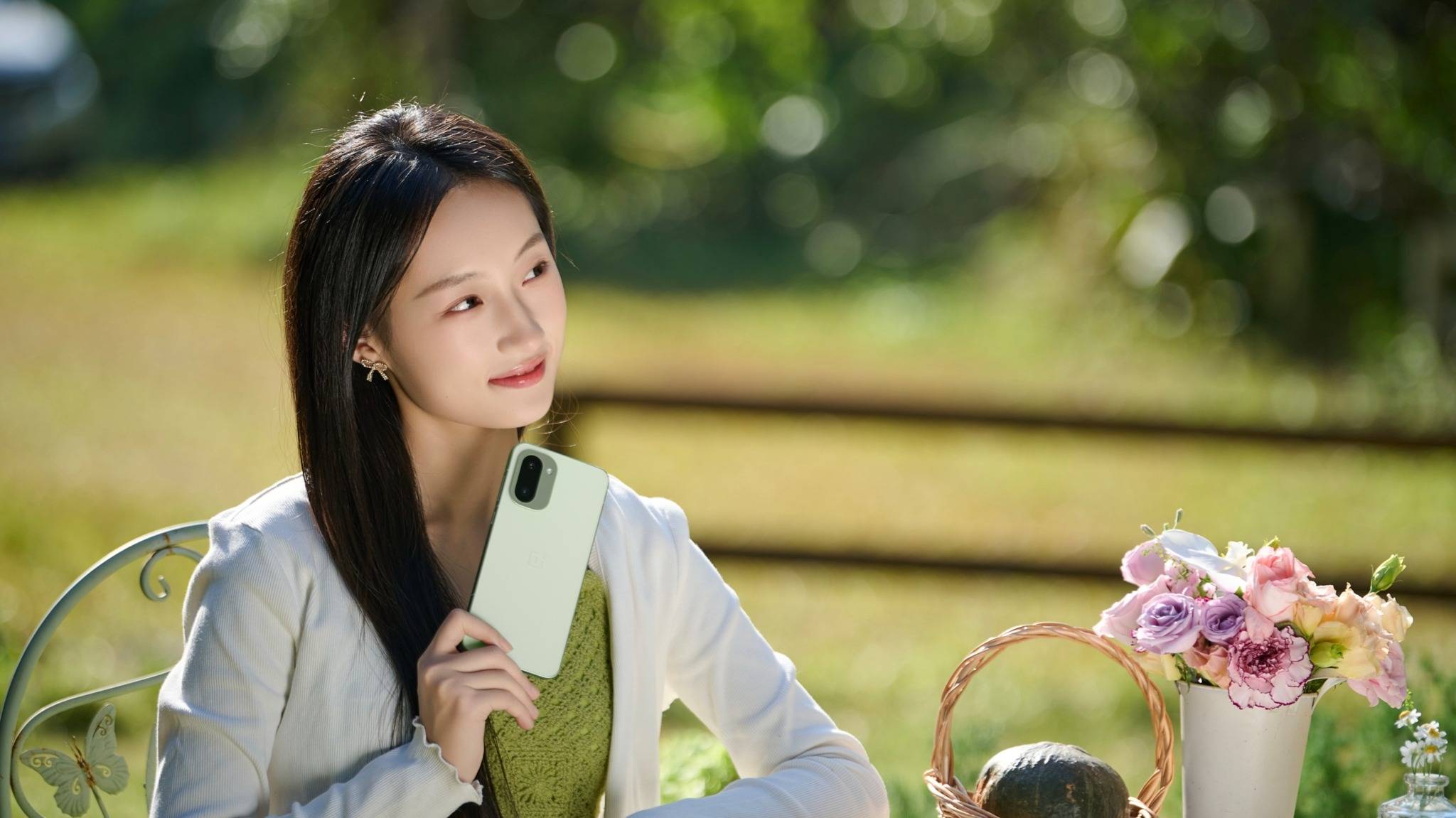 一加 Ace 6T，165Hz电竞屏+8300mAh电池，2000元档高性价比之选