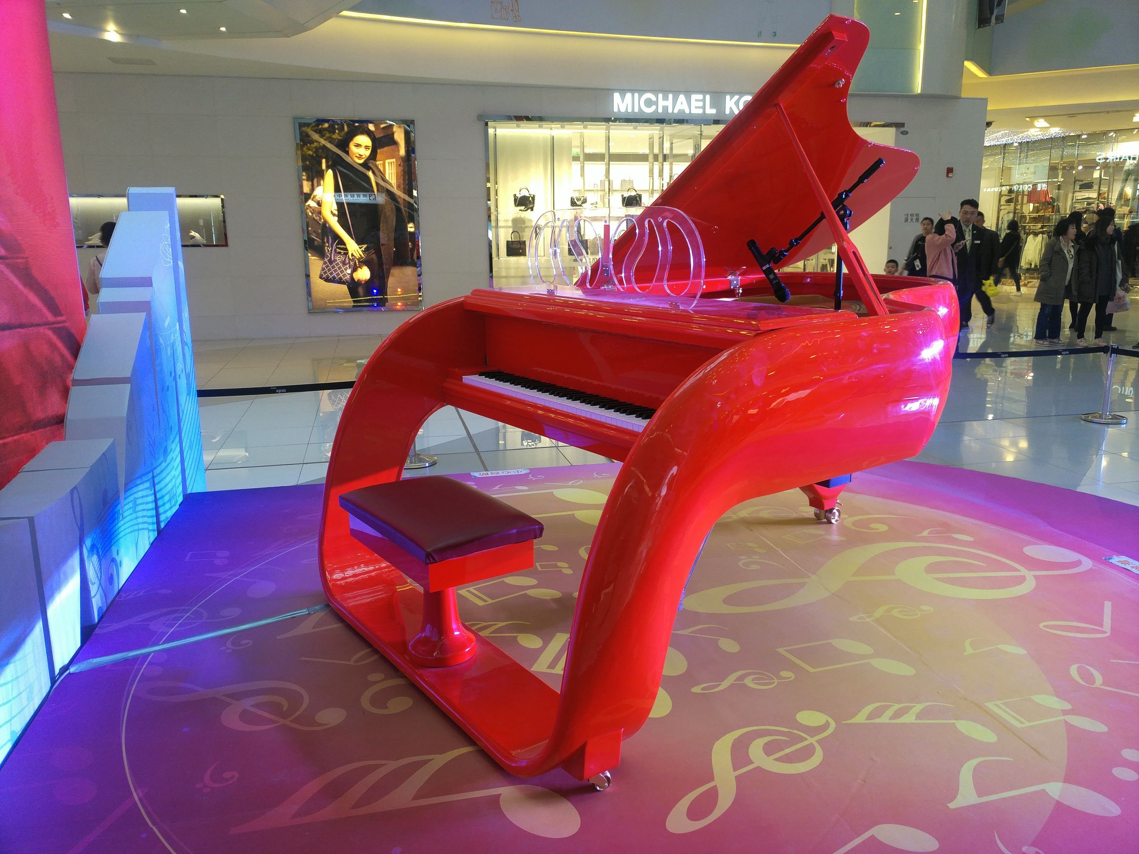 钢琴踏板揭秘：三个踏板的灵魂妙用与技巧