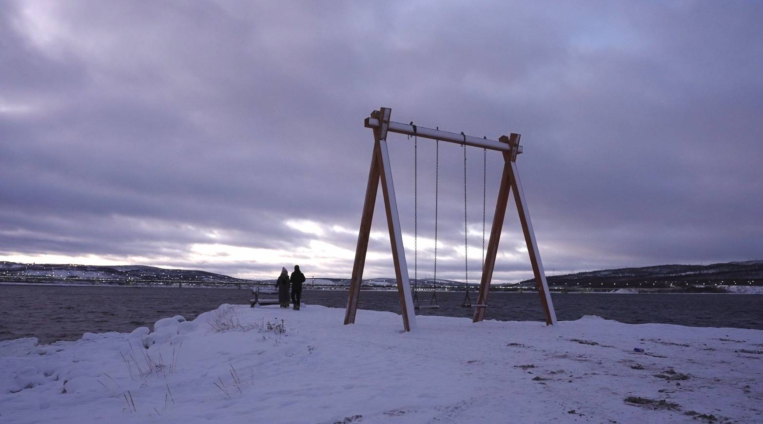 冻到充不进电！手机在极寒环境下的性能稳定性挑战丨冬季大横评·俄罗斯站