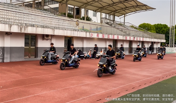 两轮电动车能脱手骑行了！九号发布鼹鼠自平衡2.0：不用脚撑、不用扶