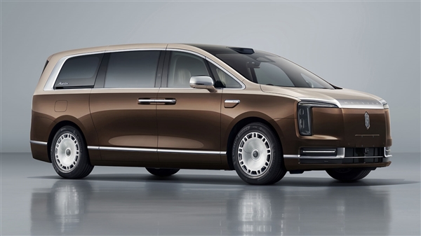 中国最大、最尊MPV!尊界首款MPV V800实车上路:贵气十足
