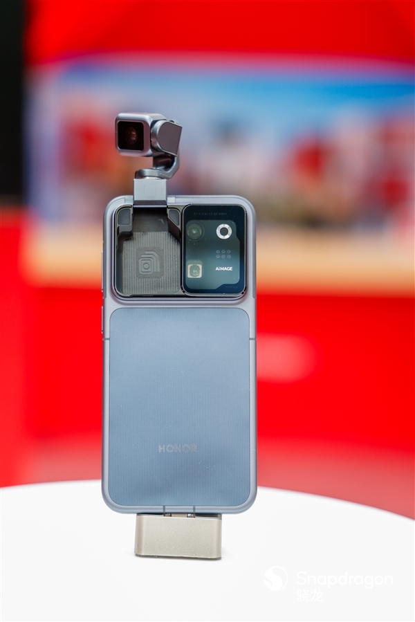 全球首款机器人手机!曝荣耀Robot Phone将于8月发布