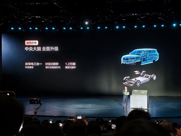 带头给智驾兜底 比亚迪这次真得仰望了