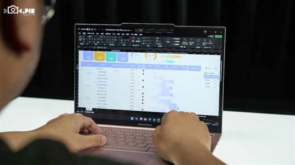 MacBook Neo卖爆后 Windows笔记本终于坐不住了！