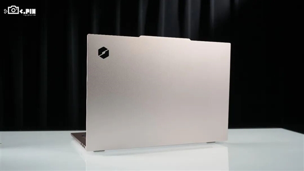 MacBook Neo卖爆后 Windows笔记本终于坐不住了！
