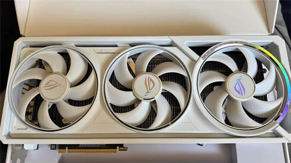 二手市场捡漏：1.3万的RTX 5080花三千多拿下！差一点被截胡