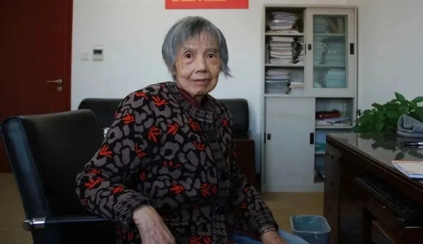 龙芯胡伟武：中国这么大一个国家 怎么能没有自己的CPU呢！