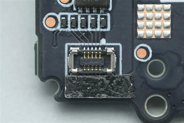 拆解报告:小米金沙江10000mAh 45W超薄磁吸移动电源