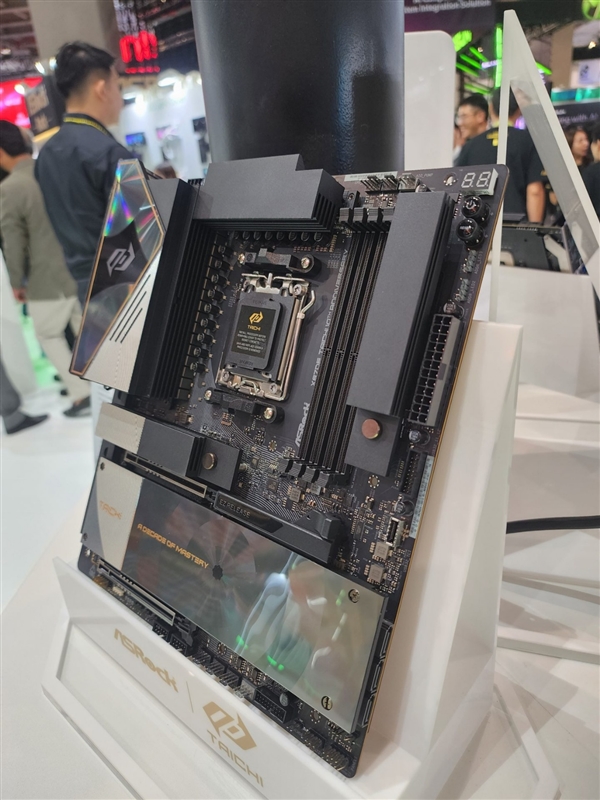 华擎太极10周年!X870E/Z890纪念版主板亮相:反光材质颜值拉满