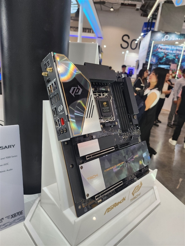 华擎太极10周年!X870E/Z890纪念版主板亮相:反光材质颜值拉满