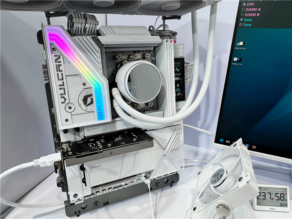 七彩虹台北电脑展干货满满!DR90把主机做成增高架、5090D v2三十周年版首秀