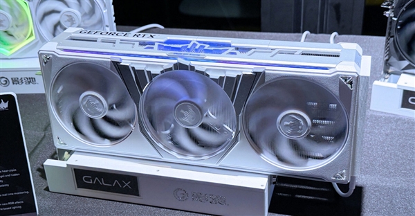 奢侈品级硬件!影驰展示RTX 6090概念卡:镶嵌施华洛世奇水晶