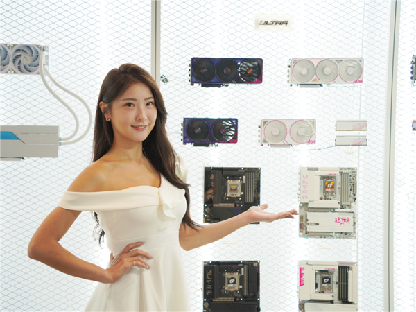 七彩虹iGame X870E白火神主板惊艳亮相:完美搞定SSD、GPU带宽之争
