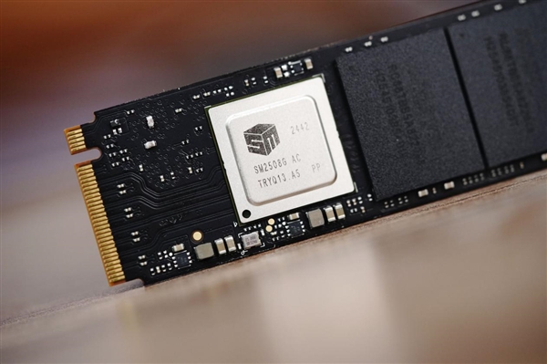 疾速14400MB/s！雷克沙NM1090 Pro 8TB SSD图赏