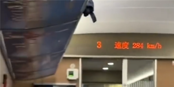 男子骑摩托车狂飙几乎追平高铁 官方通报：涉嫌严重超速 为博流量拍视频