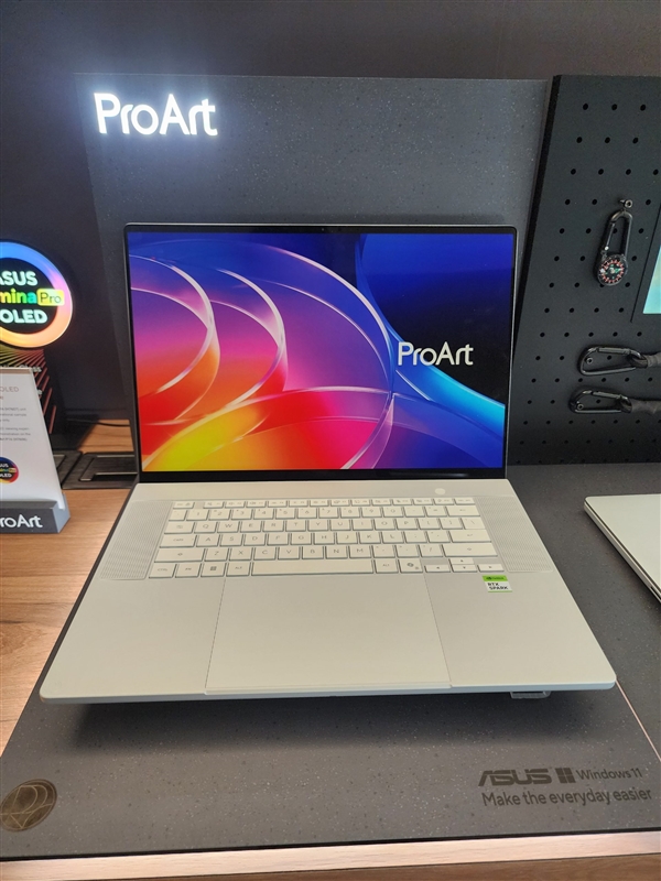 英伟达首款Windows专用处理器RTX Spark实物曝光:买显卡送CPU、附赠8颗内存
