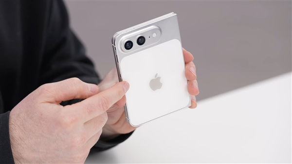 苹果折叠屏不再是传说！iOS 27提前泄露iPhone Ultra：9月见真章