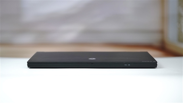 长江PC42Q SSD加持!雷神Zero Air 15笔记本图赏